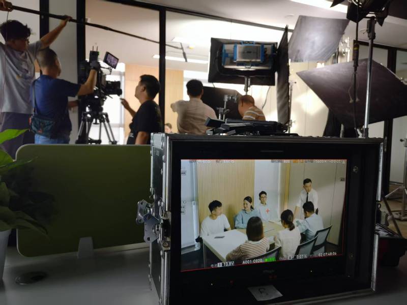 雷山县TVC拍摄公司：科技产品视觉化大师，诠释未来感与功能美学